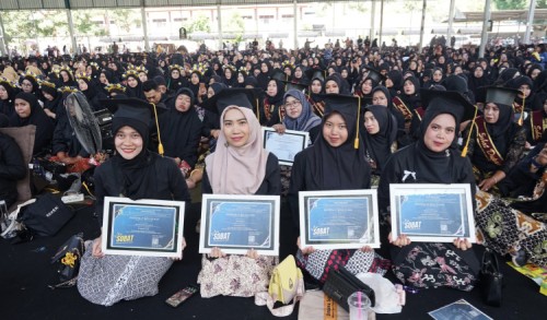 Sekolah Parenting Pemkab Banyuwangi Sukses Wisuda Ribuan Orang Tua