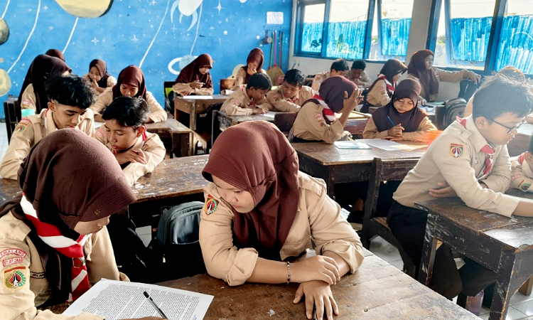 Gencarkan Program Literasi Sekolah, SMPN 6 Pemalang Sediakan Novel di Pojok Baca