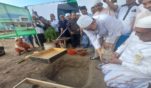 Letakkan Batu Pertama Pembangunan Rumah Sakit di Bondowoso, Pengasuh Ponses Wali Songo Pesan Jangan Salah Niat 