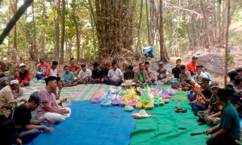 Menghidupkan Kembali Tradisi Tilik Sumber, Warga Sambangi Tujuh Mata Air di Lereng Argopuro Jember