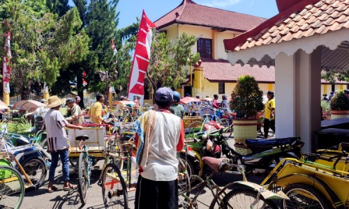 Sorakan Tak Perlu Ganti Bupati Bergema di Pendopo Sumenep