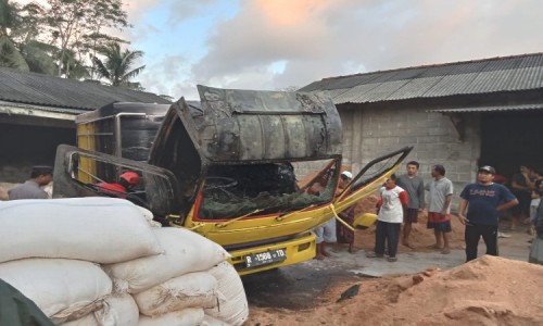 Truk dan Gudang Limbah Gergaji Kayu Milik Warga Cilacap Kebakaran, Kerugian Ratusan Juta