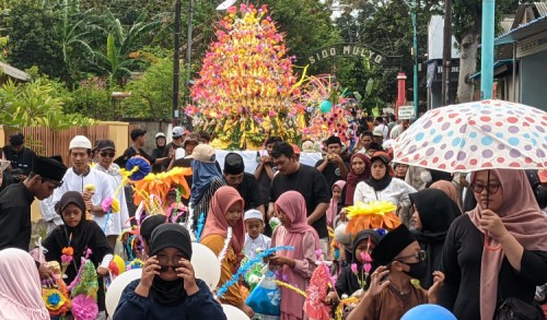 Tradisi Maulid Nabi di Banyuwangi, 10 Ribu Kembang Endhog Hiasi Desa Gitik