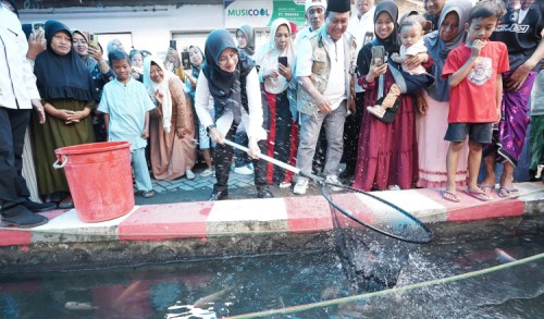 Warga di Banyuwangi Sulap Saluran Air Kotor jadi Kolam Ikan yang Menguntungkan