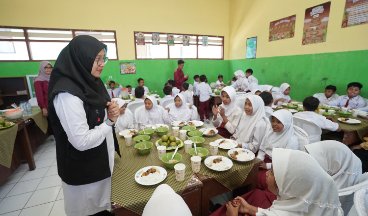 Bupati Ipuk Siapkan Distribusi Makan Siang Bergizi untuk Siswa di Daerah Terpencil