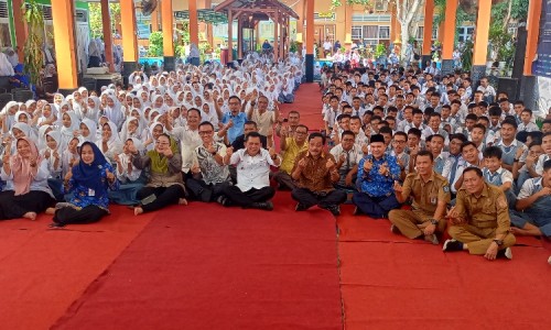 Gubernur Kepri Motivasi Pelajar SMA di Karimun, Minta Selalu Konsentrasi dalam Belajar