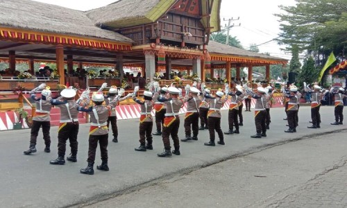 Serunya Formasi Polisi Cilik di Perayaan Hari Jadi Toraja dan HUT Kabupaten Tator