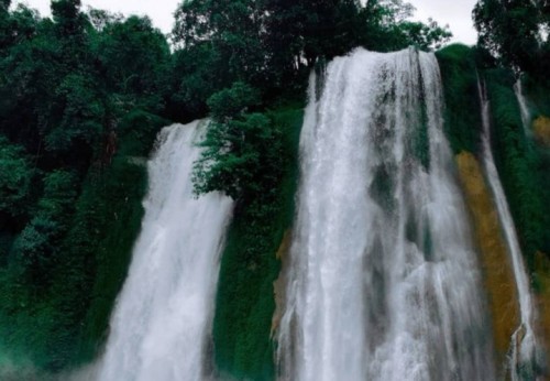 Eksplorasi Wisata Alam Curug Cikaso Sukabumi: Pesona Air Terjun Tiga Aliran