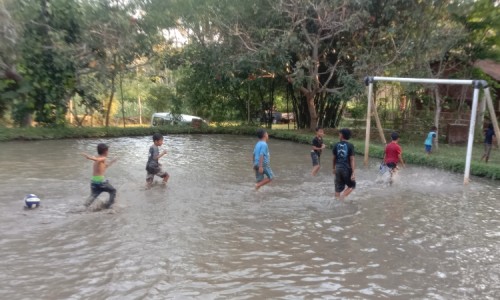 Polo Lumpur di Tanoker Jember, Media Ajarkan Anak Mencintai Air Sejak Dini