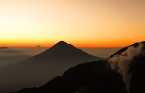 Menjelajahi Keindahan Gunung Papandayan Garut, Spot Foto Instagramable di Jawa Barat