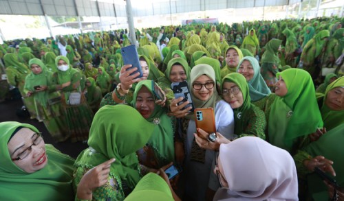 PAC Muslimat NU se-Banyuwangi Dilantik, Bupati Ipuk Ajak Bangun Banyuwangi dari Akar Rumput