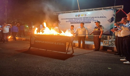 Bea Cukai Jember dan Forkopimda Situbondo Musnahkan Puluhan Ribu Batang Rokok Ilegal