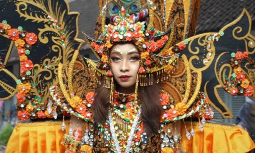 Sambut Keindahan di Festival Batik Solo