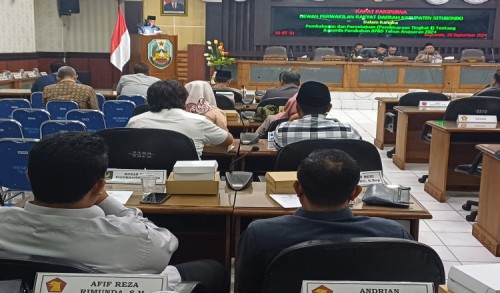 Rapat Paripurna, DPRD Situbondo Tetapkan Tiga Anggota Dewan sebagai Pimpinan Baru