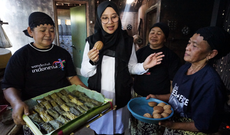 Kue Klemben, Cita Rasa Tradisional yang Masih Bertahan di Banyuwangi