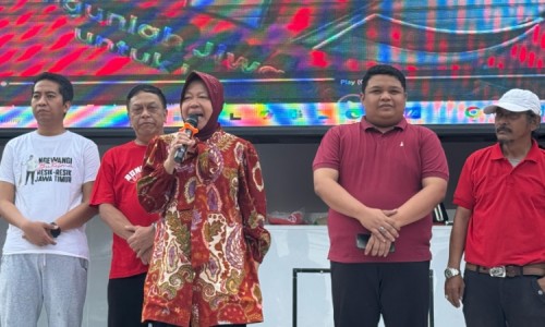 Senam Sicita Bareng Masyarakat, Risma Jamin Pendidikan Gratis Tingkat SMA