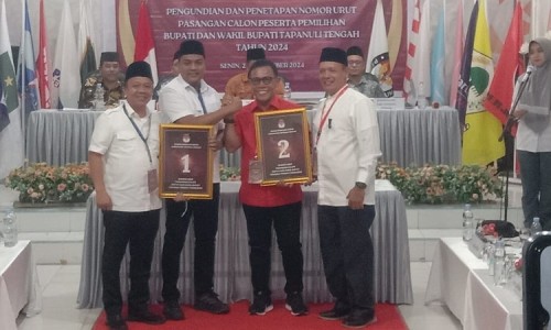 Dua Paslon Cakada Tapteng Terima Nomor Urut untuk Pilkada 2024