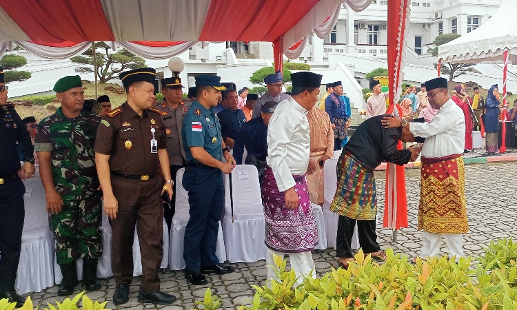 Aunur Rafiq Pamitan Saat Memimpin Apel Hari Jadi ke-22 Provinsi Kepri