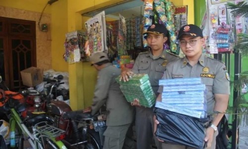 Satpol PP Jombang Imbau Masyarakat Lapor Warung yang Perjual Belikan Rokok Ilegal 