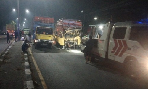 Lakalantas Adu Banteng Sesama Truk di Jombang, Kedua Kendaraan Ringsek