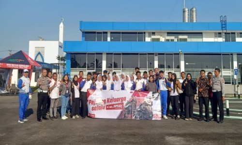 Edukasi Berkendara Cari Aman, MPM Honda Jatim Ajak Duta Safety Riding Kunjungi Satpas