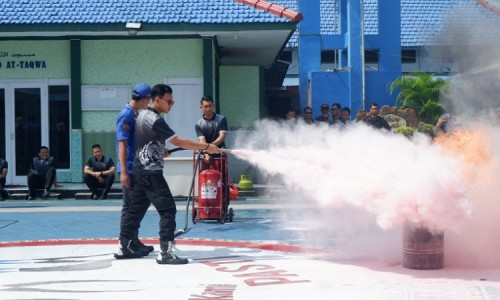 Jalin Sinergitas, Lapas Jombang dan BPBD Gelar Pelatihan Penanganan Kebakaran