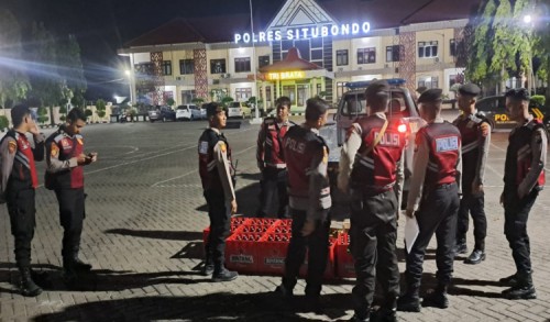 Gelar Patroli, Polres Situbondo Sita 225 Botol Miras Berbagai Merek