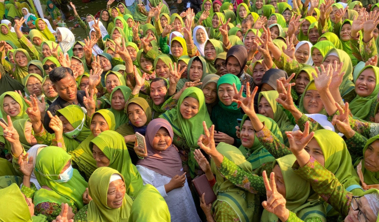 Kampanye di Tuban, Khofifah Sapa Ribuan Kader Muslimat NU