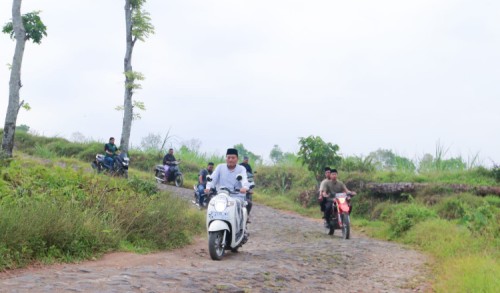 Gus Makki Dapat Curhat Warga Dusun di Kalibaru Soal Penerangan, Jalan Rusak, dan Pupuk