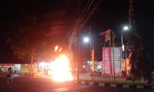 Usai Beli BBM, Sepeda Motor di Jember Terbakar Depan Pom Bensin