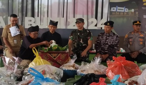 Ritual Bubak Bumi, Pj Sekda: Petani Banyuwangi Ngalap Berkah Awali Musim Tanam