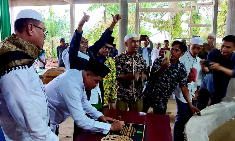 Sisi Religius Cabup Repol, Miliki Program Magrib Mengaji hingga Pembangunan Tempat Ibadah di Kampar