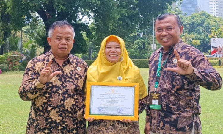 Keren! SMPN 1 Jogorogo Ngawi Raih Piala Adiwiyata 2024 Tingkat Nasional