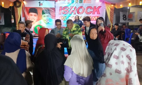 Isrock Berbaur Sambil Berjoget dengan Warga, Ciptakan Suasana Kebersamaan