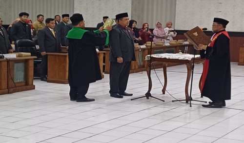 Ketua PN Situbondo Akhirnya Lantik Andi Handoko sebagai Wakil Ketua DPRD