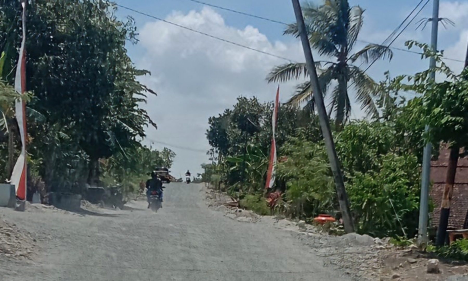 Berkat Kepemimpinan Mak Rini, 15 Tahun Jalan Rusak di Blitar Selatan Diperbaiki