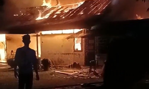 Diduga Tabung Gas Bocor, Dua Rumah Warga di Karimun Terbakar