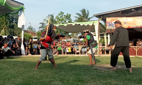 Unik! Tradisi Saling Pukul dengan Rotan Ujungan untuk Minta Hujan di Banjarnegara