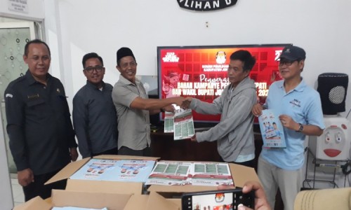 KPU Jombang Mulai Distribusikan Bahan Kampanye untuk Pilkada 