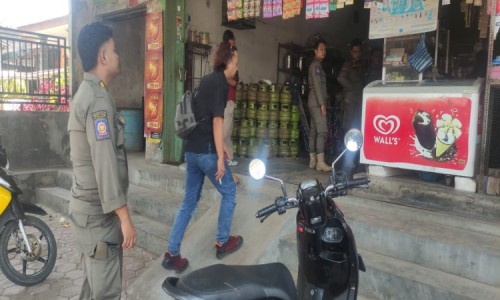 Operasi Gabungan di Dua Kecamatan, Satpol PP Bondowoso Ingatkan Bahaya Rokok Ilegal