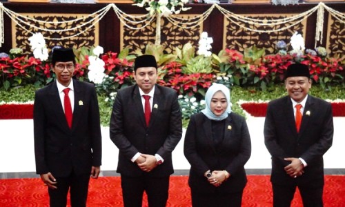 Pengambilan Sumpah Janji, Ini Susunan Pimpinan DPRD Surabaya 2024-2029