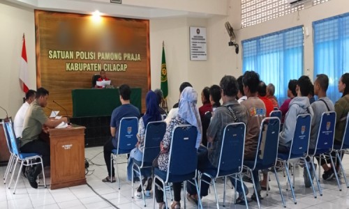 28 PKL di Cilacap Langgar Perda Disidang Tipiring