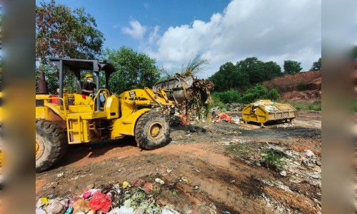 Turunkan Alat Berat, Polsek Tebing Bantu Masyarakat Bersihkan Tumpukan Sampah