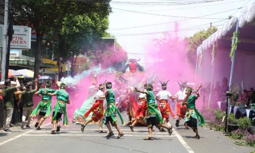 Semarak Peringati Hari Jadi ke-114, Pemkab Jombang Suguhkan Jombang Culture Carnival