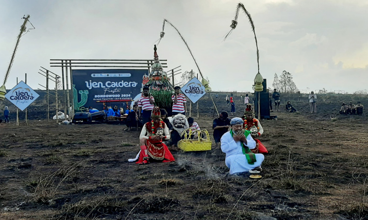 Event Ijen Caldera Fiesta Disparbudpora Bondowoso, Tampilkan Kesenian Tari Ojung, Singo Ulung dan Rokat Bumih