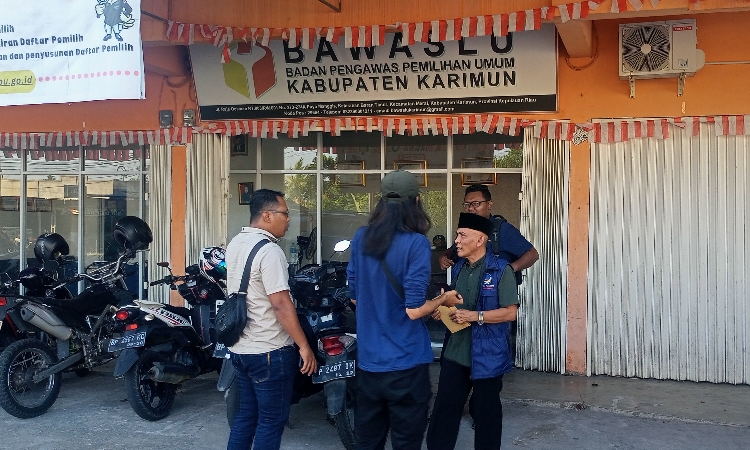 Baliho Dirusak, Tim Paslon BARA Lapor ke Bawaslu Karimun