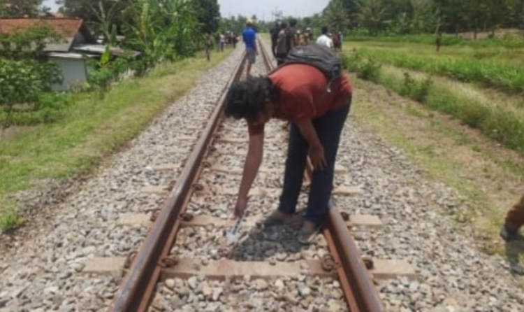 Pria di Cilacap Tewas Tertabrak Kereta Api Hingga Tubuh Terpotong