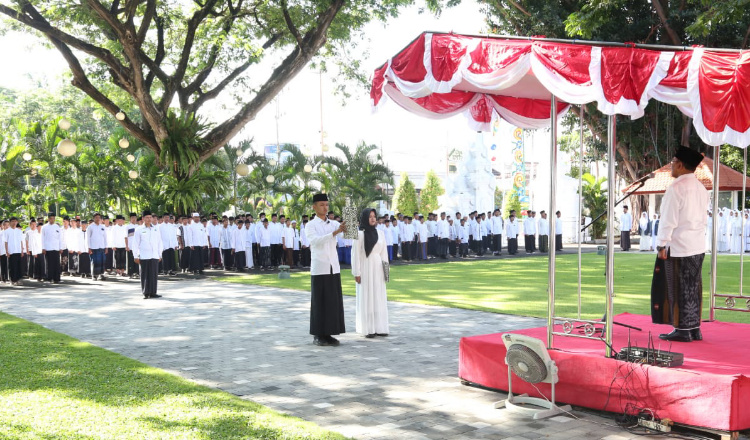 Semarak Hari Santri, Sugirah Ajak Santri Banyuwangi Kejar Masa Depan Gemilang Lewat Pendidikan