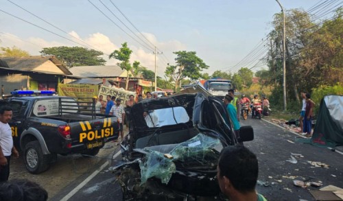 Diduga Mengantuk, Sopir Boks Adu Banteng dengan Truk hingga Meninggal Dunia