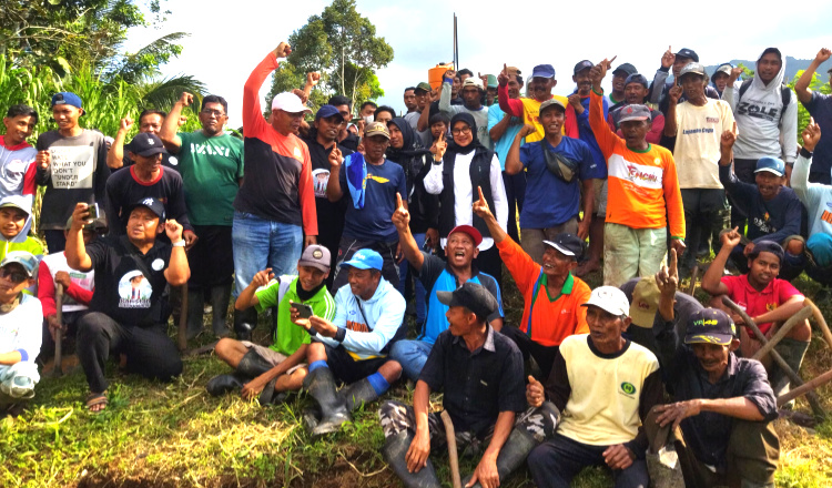 Telah Jangkau Ribuan Warga, Petani di Banyuwangi Minta Ipuk Lanjutkan Program Padat Karya